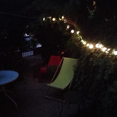 Joli Studio Avec Jardinet أفينيون المظهر الخارجي الصورة